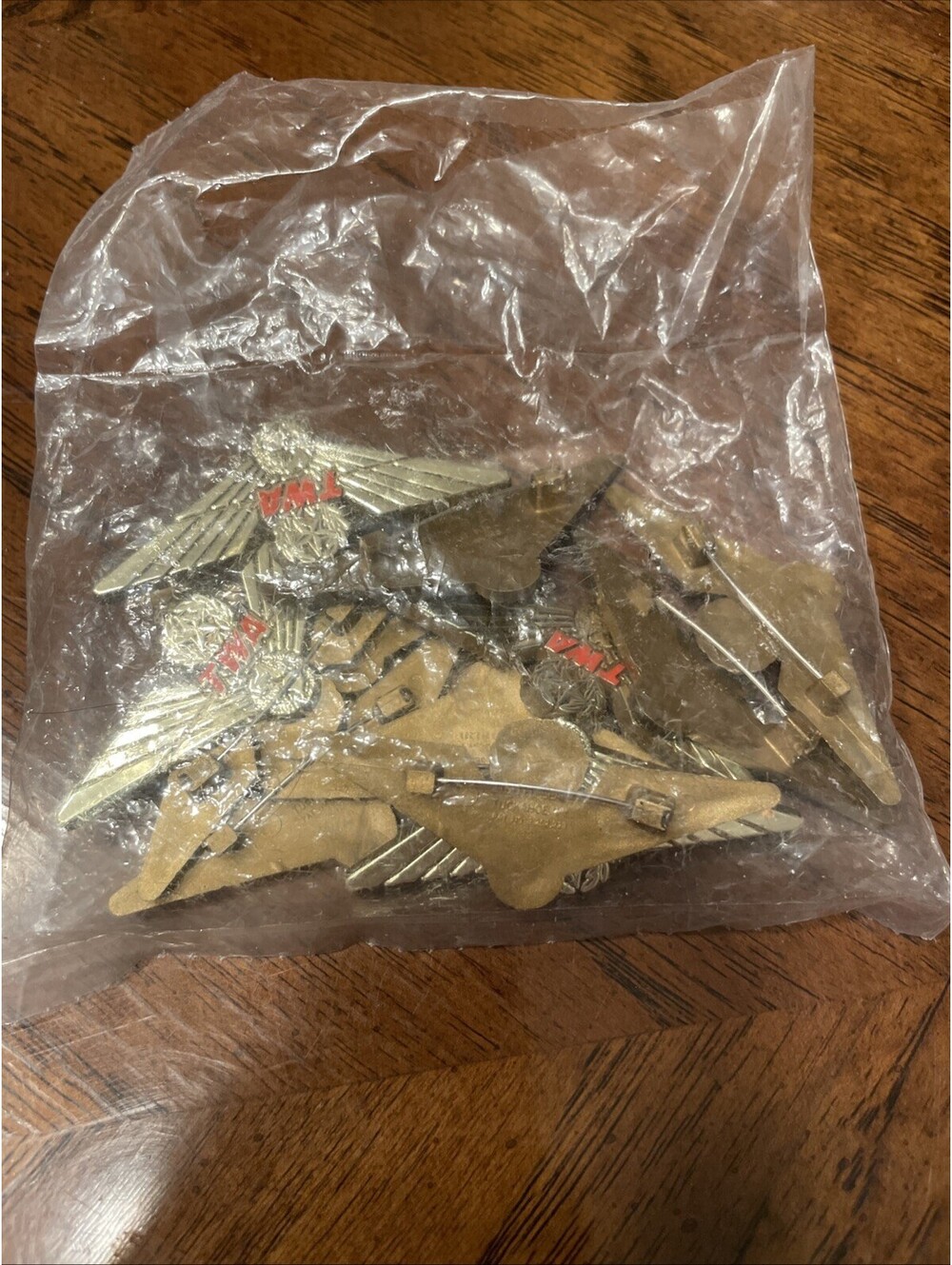 Trans World Airlines Jr Pilot Plastic Flight Wings Vintage Pins TWA Sealed Bag - Picture 2 of 2